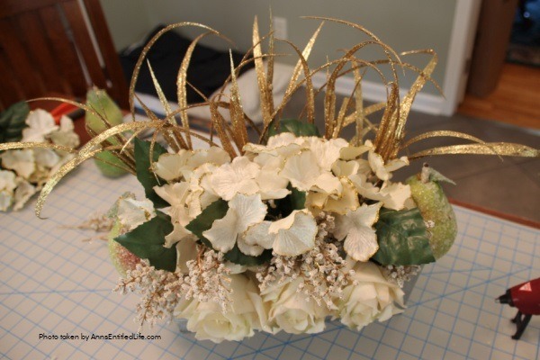 Winter Pear and Floral Table Centerpiece. This homemade pear and floral centerpiece is a 15-minute craft that is so easy to make! Using a little sparkle, a few elegant flowers, and a tad of rustic, this terrific tabletop decoration is at perfect for nearly any type of home décor.