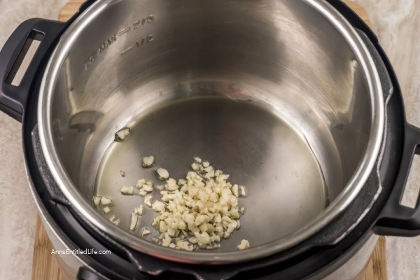 Instant Pot Macaroni and Cheese Recipe.  You cannot go wrong with a classic dish like this instant pot macaroni and cheese recipe! Switch up your traditional way of making mac and cheese and forget the boxed version and make it with your Instant Pot instead. Full of gooey cheddar cheese, soft macaroni, and just the right spices, this dish is unforgettably delicious.