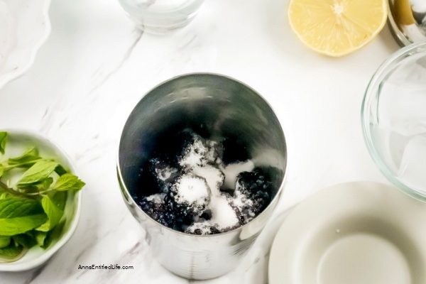 Blackberry Tom Collins Cocktail. Take a classic Tom Collins recipe and add fresh berries and fresh mint to make this terrific blackberry variation. With great color and beautiful presentation, this surprisingly simple-to-make Blackberry Tom Collins is sure to be a hit at your next party or get-together.