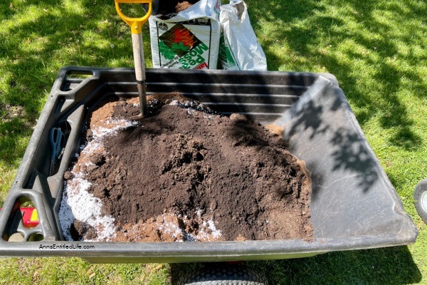 Homemade Potting Mix | How to Make Your Own Potting Soil. Make your own potting mix at home easily and inexpensively by following these step-by-step instructions. Listed are the potting soil mix ratios needed to make the best soil for your outdoor potted plants.