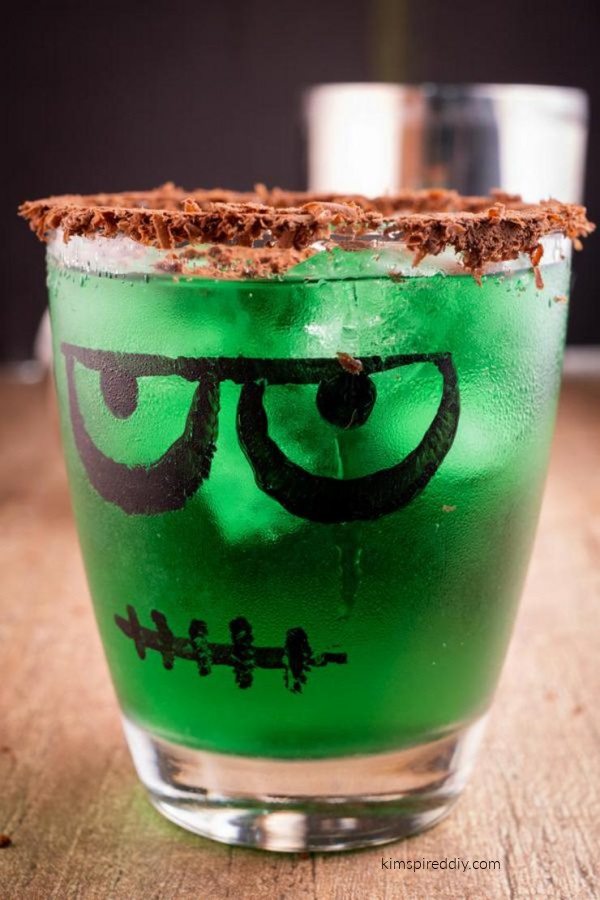 21 Spooktacular Halloween Cocktails. Are you having a Halloween party or Halloween get-together and would like to serve adult beverages to your guests? Try one of these great Halloween-themed drinks. Your family and friends will love these spooky Halloween-inspired cocktails.