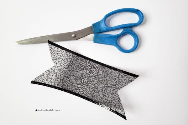 Halloween Deco Mesh Spider Wreath DIY. Use this easy step-by-step tutorial to learn how to make a Halloween deco mesh wreath. Under $10 to make with supplies from your local dollar store, this really is a unique, festive Halloween wreath for your home.