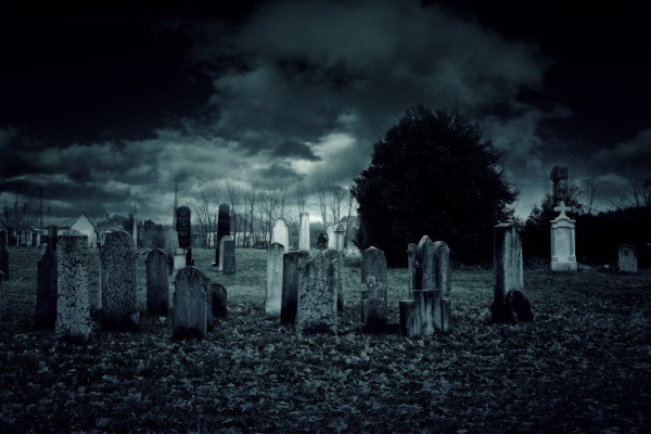 Top 10 Spooky Places to Visit in New York State. New York State boasts a number of sites with haunted places and scary locations. From Indian gravesite ghosts to early colonial spirits, some stories are of mere hauntings, while other specter sightings are much more elaborate. Here are just a few spooky places in New York State that you might consider visiting.