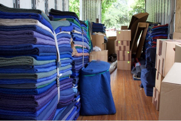 10 Great Moving Tips. Planning a move? No matter if it is cross country or around the corner, these moving tips will help make for a smoother move. Here are 10 moving tips to make the packing and relocation of your household goods easier.