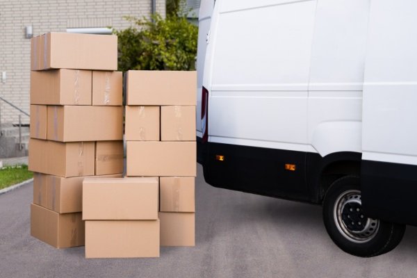 10 Great Moving Tips. Planning a move? No matter if it is cross country or around the corner, these moving tips will help make for a smoother move. Here are 10 moving tips to make the packing and relocation of your household goods easier.