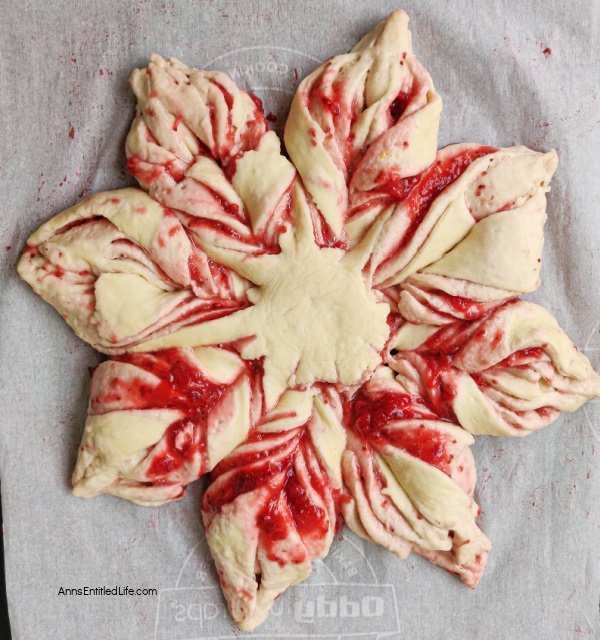 Strawberry Star Bread Recipe. There are a million strawberry quickbread recipes out there, but this isn't one of them. This is a yeast bread, not sweetbread or quickbread. Your family will not be able to resist the aroma of beautiful strawberry bread while it is baking!