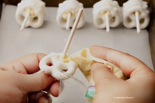 Homemade Halloween Skeleton Cupcake Toppers. Homemade Halloween skeleton toppers are an easy-to-make treat the whole family will enjoy. These kid-friendly Halloween cupcakes are delightful and just a little bit spooky. They are perfect for your Halloween table, lunch boxes, or a Halloween party.