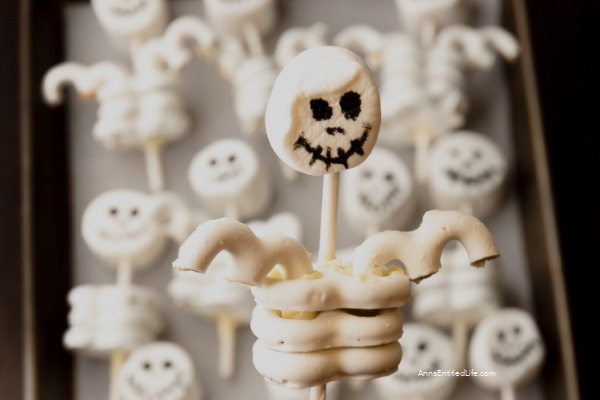 Homemade Halloween Skeleton Cupcake Toppers. Homemade Halloween skeleton toppers are an easy-to-make treat the whole family will enjoy. These kid-friendly Halloween cupcakes are delightful and just a little bit spooky. They are perfect for your Halloween table, lunch boxes, or a Halloween party.