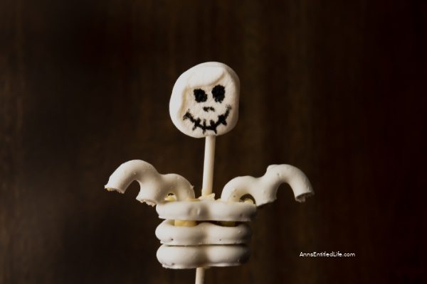 Homemade Halloween Skeleton Cupcake Toppers. Homemade Halloween skeleton toppers are an easy-to-make treat the whole family will enjoy. These kid-friendly Halloween cupcakes are delightful and just a little bit spooky. They are perfect for your Halloween table, lunch boxes, or a Halloween party.