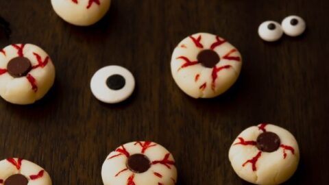 Homemade Halloween Eyeball Cupcake Toppers