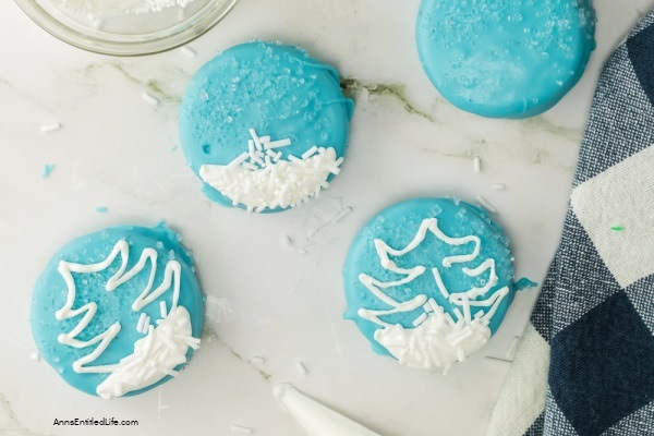 Easy Snow Globe Cookies Recipe. These easy-to-make snow globe cookies are simply adorable. No muss, no fuss, these no-bake cookies are the perfect addition to your holiday Christmas tray.