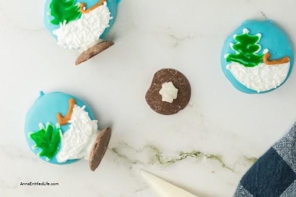 Easy Snow Globe Cookies Recipe. These easy-to-make snow globe cookies are simply adorable. No muss, no fuss, these no-bake cookies are the perfect addition to your holiday Christmas tray.