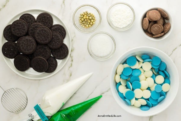 Easy Snow Globe Cookies Recipe. These easy-to-make snow globe cookies are simply adorable. No muss, no fuss, these no-bake cookies are the perfect addition to your holiday Christmas tray.