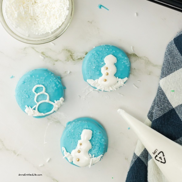 Easy Snow Globe Cookies Recipe. These easy-to-make snow globe cookies are simply adorable. No muss, no fuss, these no-bake cookies are the perfect addition to your holiday Christmas tray.