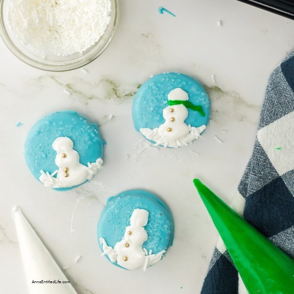 Easy Snow Globe Cookies Recipe. These easy-to-make snow globe cookies are simply adorable. No muss, no fuss, these no-bake cookies are the perfect addition to your holiday Christmas tray.