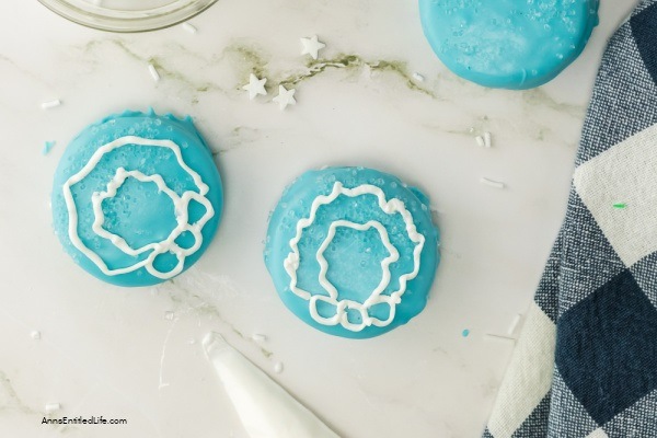 Easy Snow Globe Cookies Recipe. These easy-to-make snow globe cookies are simply adorable. No muss, no fuss, these no-bake cookies are the perfect addition to your holiday Christmas tray.