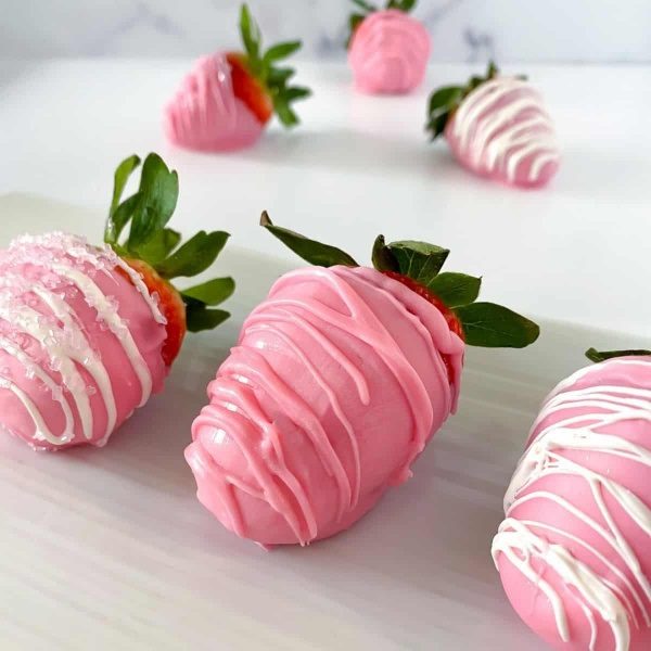 27 Easy Valentine's Day Desserts. Valentine’s Day is the perfect time to show someone how much you care about them. Whether you are baking a romantic dinner for your honey or looking for something sweet to give to your friends, these easy Valentine's Day desserts are sure to make the day more memorable.