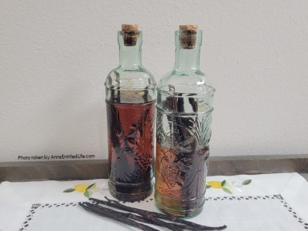 How To Make Vanilla Extract - from selecting the beans to making the extract, here is a comprehensive guide to making vanilla extract!