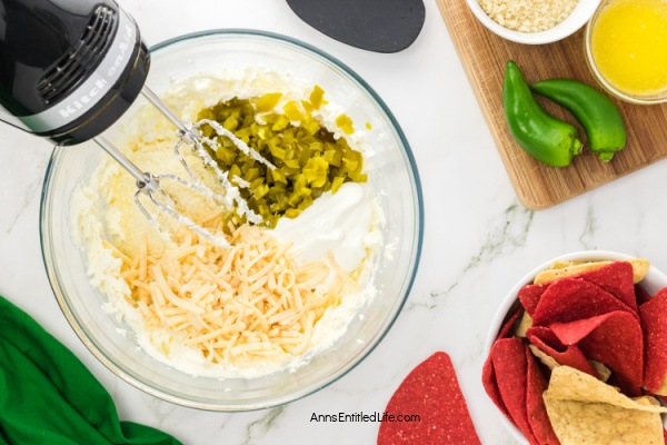 Jalapeño Popper Dip Recipe | Best and Easy. Discover an easy and delicious jalapeño popper dip recipe to spice up your parties and gatherings. Enjoy the creamy and tangy flavors with a fiery kick. Perfect for any occasion!