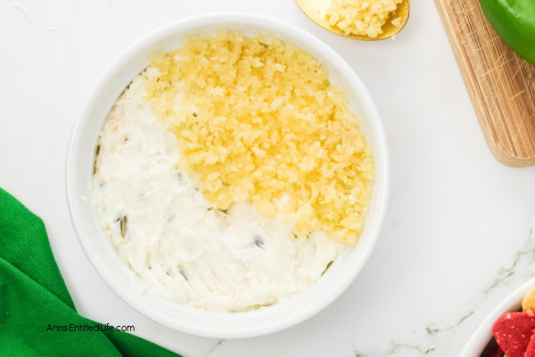 Jalapeño Popper Dip Recipe | Best and Easy. Discover an easy and delicious jalapeño popper dip recipe to spice up your parties and gatherings. Enjoy the creamy and tangy flavors with a fiery kick. Perfect for any occasion!