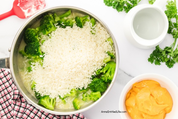 Easy Broccoli and Cheese Rice Casserole Recipe. Discover a simple broccoli and cheese rice casserole recipe that is perfect for family dinners. Creamy, cheesy, and oh-so-tasty!