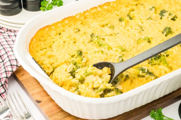 Easy Broccoli and Cheese Rice Casserole Recipe. Discover a simple broccoli and cheese rice casserole recipe that is perfect for family dinners. Creamy, cheesy, and oh-so-tasty!