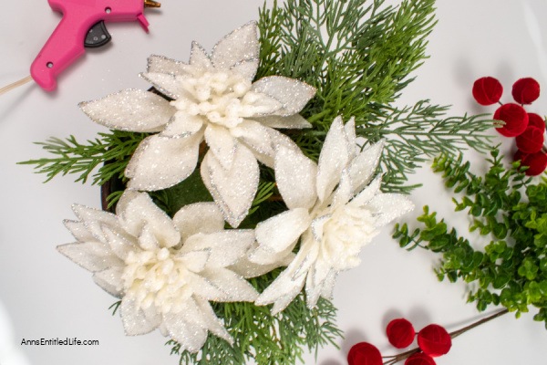 Easy-to-Make Rustic Christmas Centerpiece. Discover step-by-step instructions for creating a beautiful DIY Christmas centerpiece to elevate your holiday table decor. Bring festive cheer to your table with this creative holiday project.