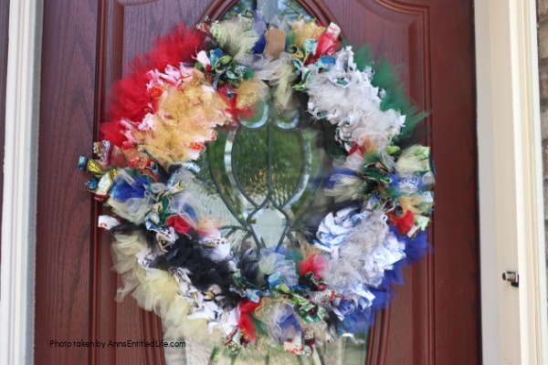 How to Make a Hogwarts™ Wreath | DIY the Four Houses. If you are a fan of Harry Potter and the Hogwarts School of Witchcraft, you will love this easy-to-make Hogwarts Wreath. It is a fabulous decoration for the Hogwarts fan in your house.