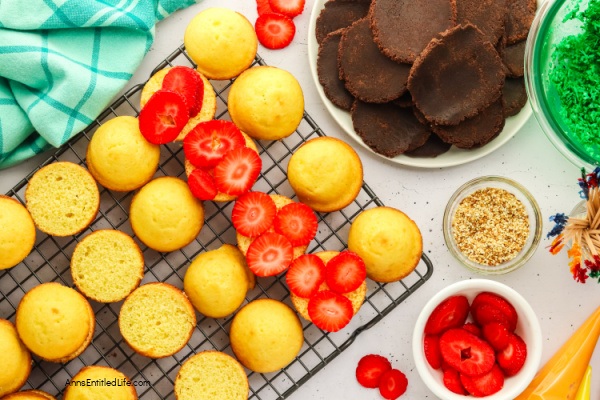 Hamburger Cupcakes Recipe | Easy How to Make Directions. These cupcakes that look like hamburgers are absolutely adorable and surprisingly easy to make. Soft, pillowy, golden cupcakes, baked to perfection, filled with brownies, coconut, fresh strawberries and frosting. These hamburger cupcakes are a perfect addition for any get-together.