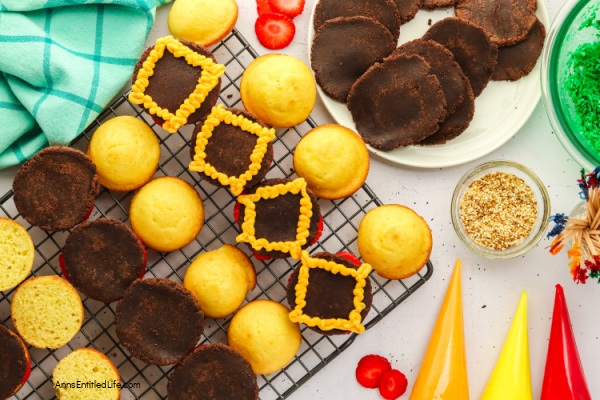 Hamburger Cupcakes Recipe | Easy How to Make Directions. These cupcakes that look like hamburgers are absolutely adorable and surprisingly easy to make. Soft, pillowy, golden cupcakes, baked to perfection, filled with brownies, coconut, fresh strawberries and frosting. These hamburger cupcakes are a perfect addition for any get-together.