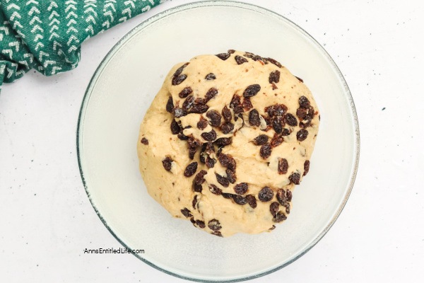Homemade Cinnamon Raisin Bread Recipe | Best + Easy. Bake the best homemade cinnamon raisin bread with this easy recipe! Soft, fluffy, and packed with sweet cinnamon and juicy raisins. Perfect for breakfast or a snack!