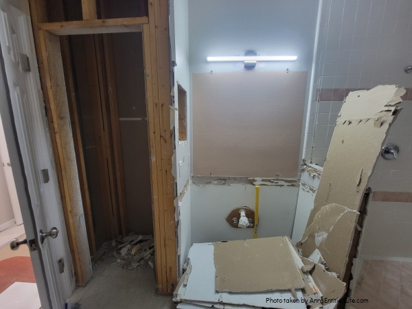 Master Bathroom Renovation - The Demolition | Remodel Tips. Advice on how to prepare for a master bathroom renovation. These were our steps (and some tips) to plan our reno before the work began.