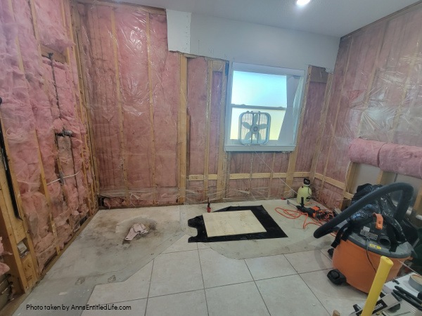 Master Bathroom Renovation - The Demolition | Remodel Tips. Advice on how to prepare for a master bathroom renovation. These were our steps (and some tips) to plan our reno before the work began.