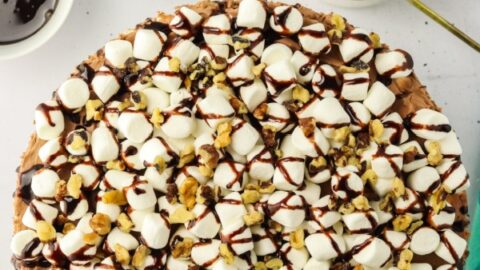 No-Bake Rocky Road Cheesecake Recipe with Chocolate & Marshmallows