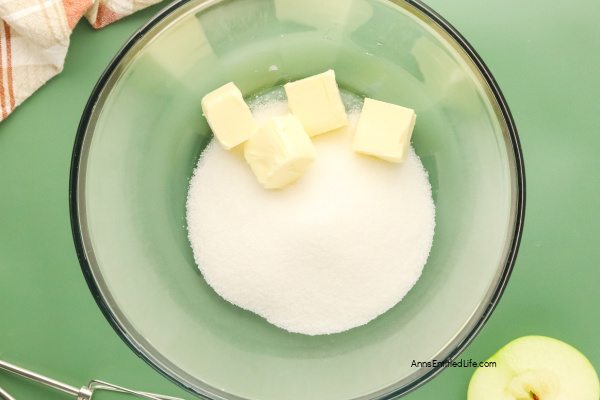 Apple Fritter Bread Recipe. Try this easy apple fritter bread recipe made with fresh apples, ground cinnamon, and a delicious glaze. A cozy treat perfect for breakfast or dessert.