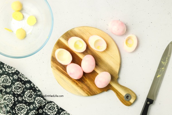 Eyeball Deviled Eggs Recipe for Creepy Halloween Snacks Eyeball Deviled Eggs Recipe for Creepy Halloween Snacks. Create spooky eyeball deviled eggs with this simple Halloween recipe. A creepy party snack that's easy to make and sure to grab everyone's attention.