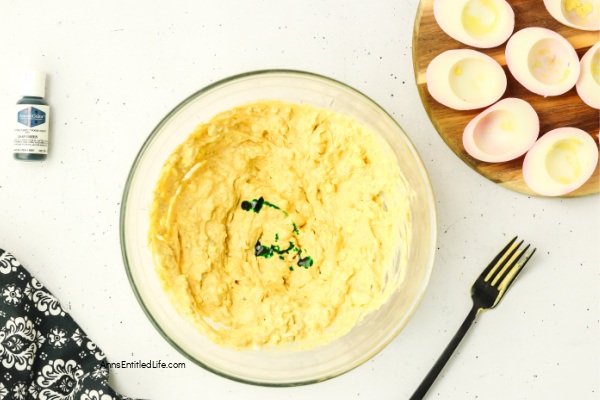 Eyeball Deviled Eggs Recipe for Creepy Halloween Snacks Eyeball Deviled Eggs Recipe for Creepy Halloween Snacks. Create spooky eyeball deviled eggs with this simple Halloween recipe. A creepy party snack that's easy to make and sure to grab everyone's attention.