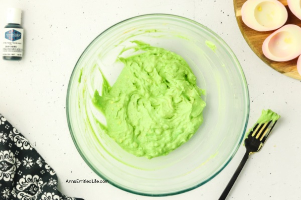 Eyeball Deviled Eggs Recipe for Creepy Halloween Snacks Eyeball Deviled Eggs Recipe for Creepy Halloween Snacks. Create spooky eyeball deviled eggs with this simple Halloween recipe. A creepy party snack that's easy to make and sure to grab everyone's attention.