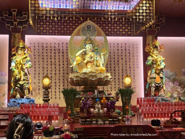 Our Two Days in Singapore: Itinerary & Attractions Our Two Days in Singapore: Itinerary & Attractions. Plan the ultimate 2-day trip to Singapore with must-see attractions, top food spots, and travel tips to make the most of a short city adventure.