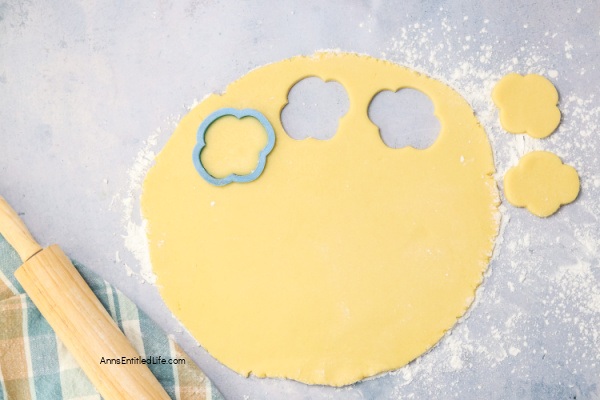 Homemade Trefoil Cookie Disaster. I made the original trefoils Girl Scout cookie recipe so you don't have to. 