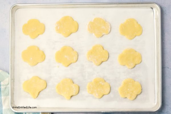 Homemade Trefoil Cookie Disaster. I made the original trefoils Girl Scout cookie recipe so you don't have to. 