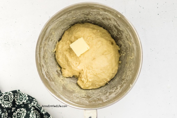 King Cake Recipe: Easy Homemade Mardi Gras Dessert. Make a classic king cake with this simple recipe for Mardi Gras. Includes ingredients list, step-by-step directions, and baking tips for a tasty, festive dessert.