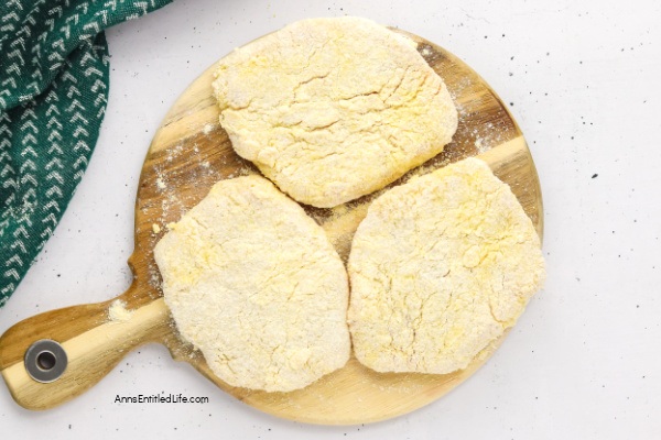 Southern Fried Pork Chops with Country Gravy Recipe. Make perfectly crispy southern fried pork chops with this easy recipe. Boneless chops are dredged in seasoned flour and pan-fried to golden perfection. Juicy, tender, and ready in 30 minutes for dinner.