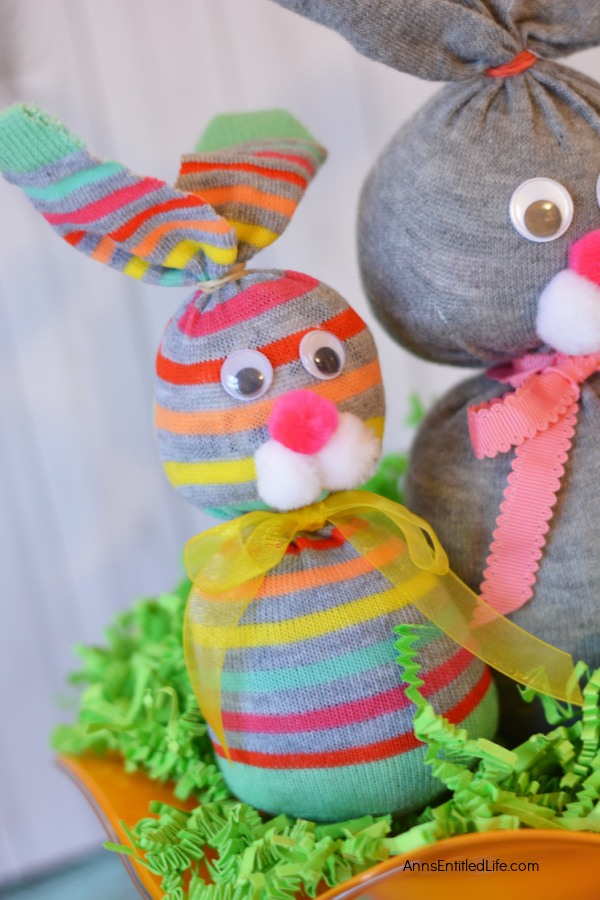 No Sew Sock Bunny No Sew Sock Bunny. Make your own adorable no sew sock bunnies! These no sew sock bunnies are the perfect craft for Easter. Easy to make, the no sew sock bunny will delight work well as table decor, make a cute gift and more. Versatile and highly customizable, these No Sew Sock Bunnies will delight children and adults alike.