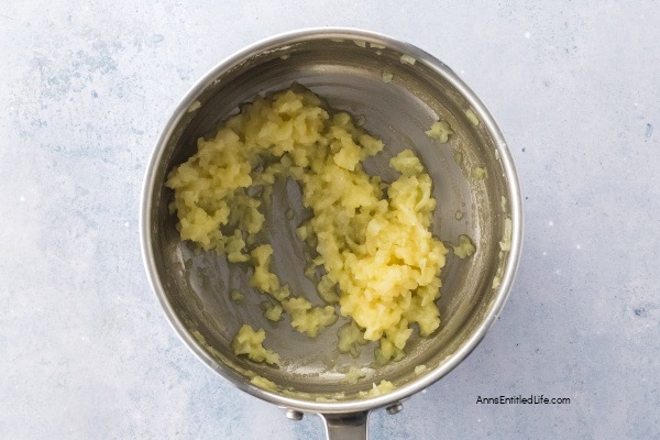 Guinness Cheese Dip Recipe: Easy Irish Beer Dip. Creamy Guinness cheese dip packed with sharp cheddar, stout beer flavor, and a hint of mustard. Easy recipe perfect for game days and holidays. Pair with bread, pretzels, or veggies.