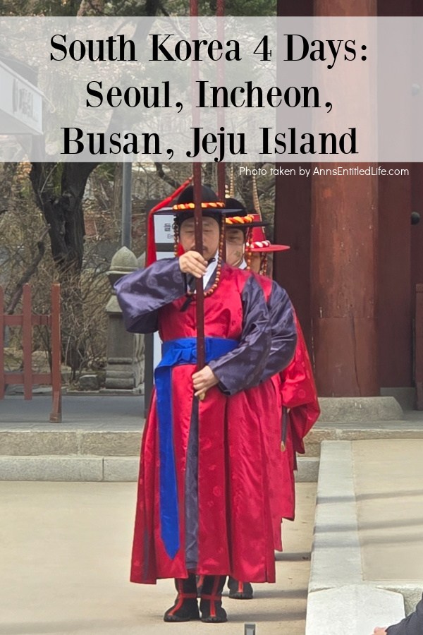 A line of guards at the Gwanghwamun guard dispatch ceremony at Gyeongbokgung Palace, Seoul