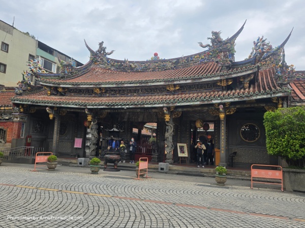Our One-Day Taiwan Itinerary. A detailed description of our day-trip in Taiwan. The sites and shopping we explored.