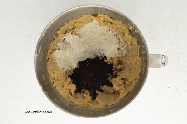 Easy Homemade Oreo Cookies Recipe - Copycat Oreos. Easy homemade Oreo cookies recipe. Crisp chocolate wafers with a creamy filling, made with simple ingredients and clear steps for perfect copycat sandwich cookies.
