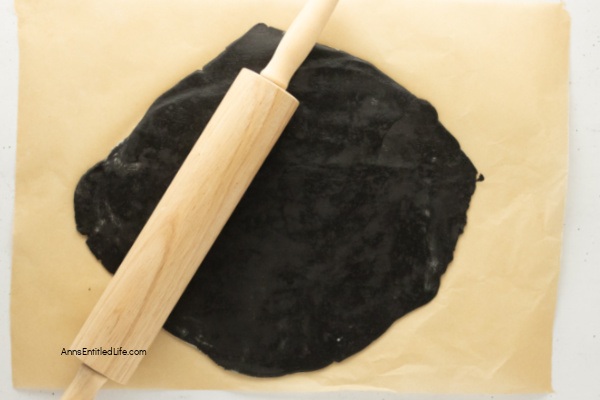 Easy Homemade Oreo Cookies Recipe - Copycat Oreos. Easy homemade Oreo cookies recipe. Crisp chocolate wafers with a creamy filling, made with simple ingredients and clear steps for perfect copycat sandwich cookies.