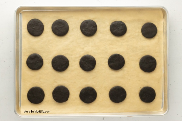 Easy Homemade Oreo Cookies Recipe - Copycat Oreos. Easy homemade Oreo cookies recipe. Crisp chocolate wafers with a creamy filling, made with simple ingredients and clear steps for perfect copycat sandwich cookies.